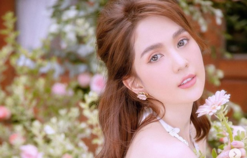 Ngọc Trinh lại tung clip nóng bỏng trên Tiktok